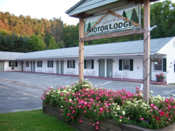 Lyndon Motor Lodge Summer
