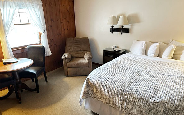 queen bed room lyndonville VT
